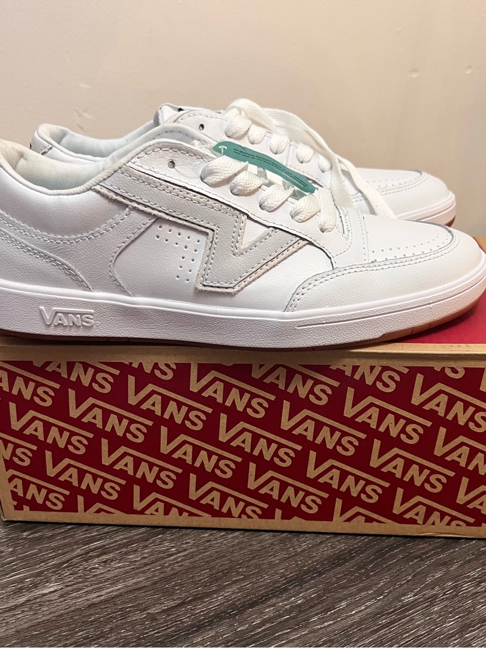 Vans Lowland Cc White Low-Top leather Unisex shoes. M 7.5/W 9